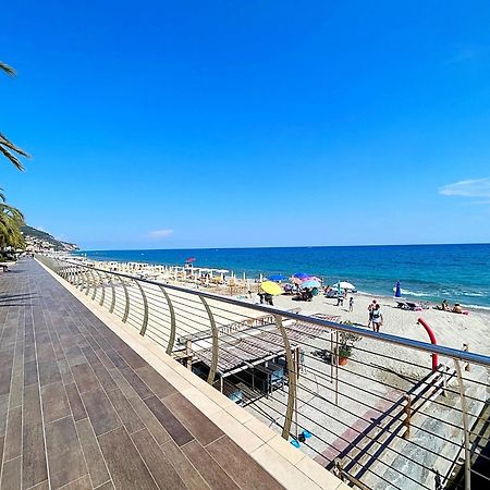 Apartamento Gioiello Marino - Mare, 2 Minuti A Piedi Pietra Ligure Exterior foto